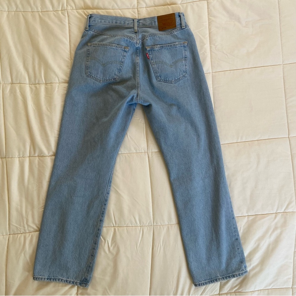 Light Wash Levi’s 501 Straight Leg Jeans
